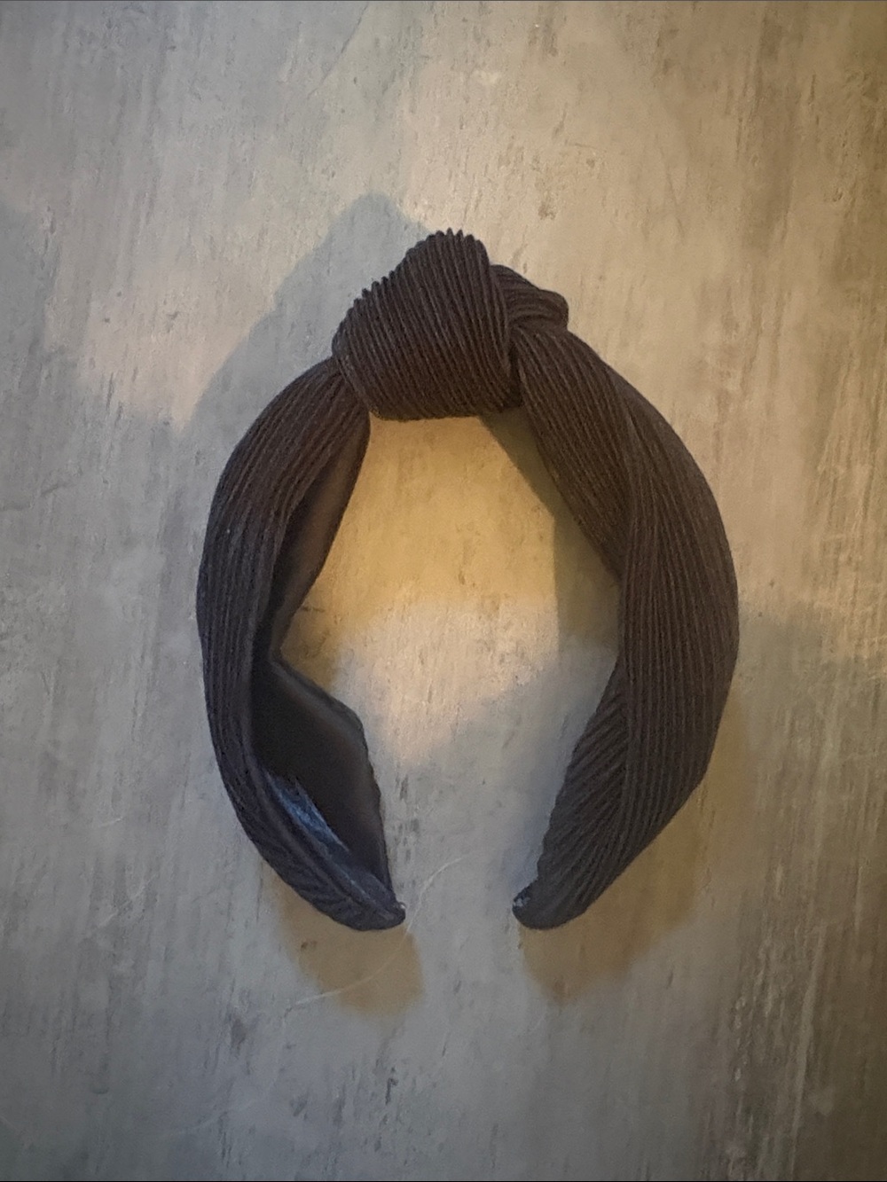 Textured Knot Headband in black